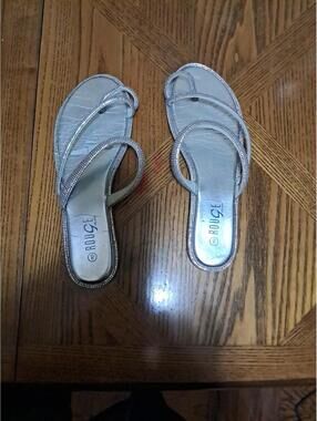 Rougue Size 8 2omen Glitter Shoes Flats Slip On Fair Condition Used